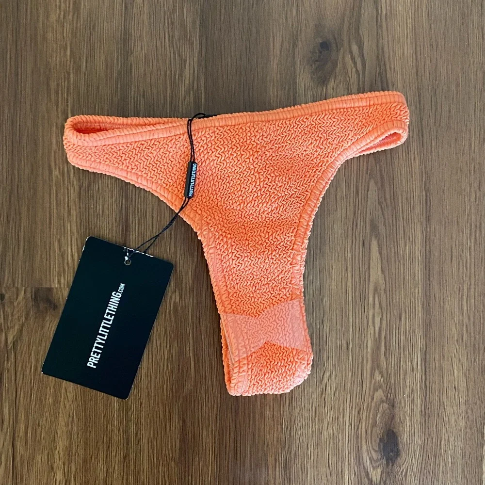 Pretty Little Thing Bikini Bottom one size‎ thong Coral Crinkle